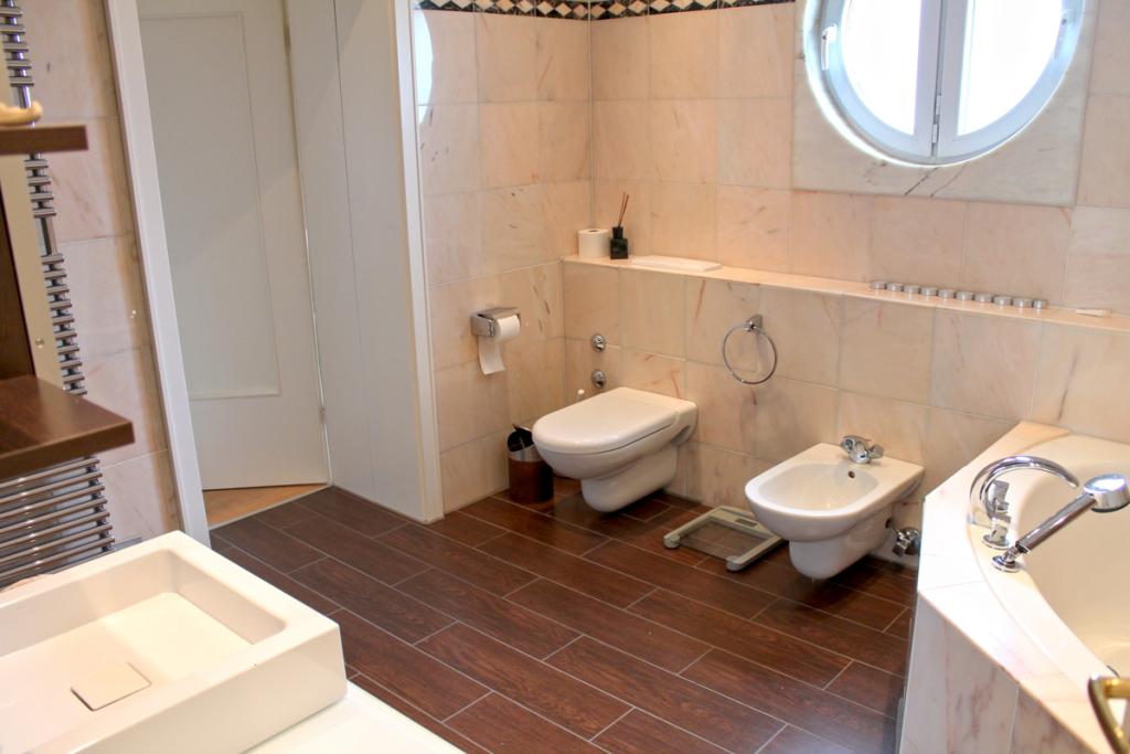 großes Tageslichtbad