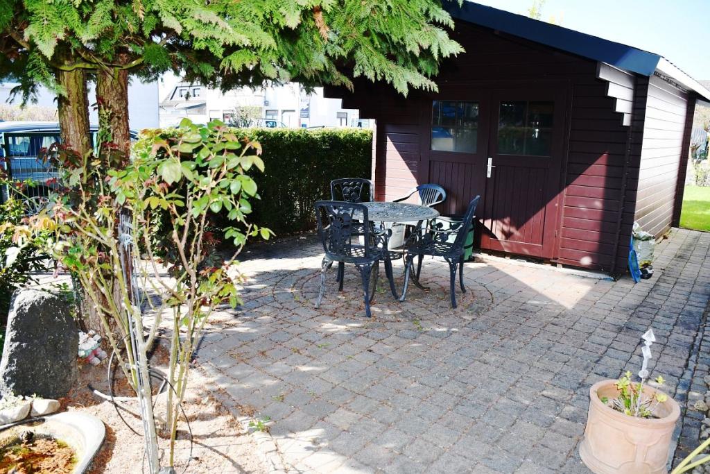 Sitzplatz am Gartenhaus