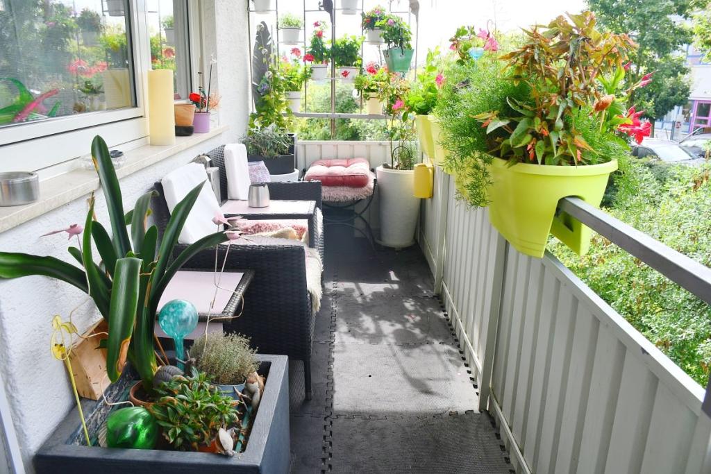 Sonnenbalkon mit Markise