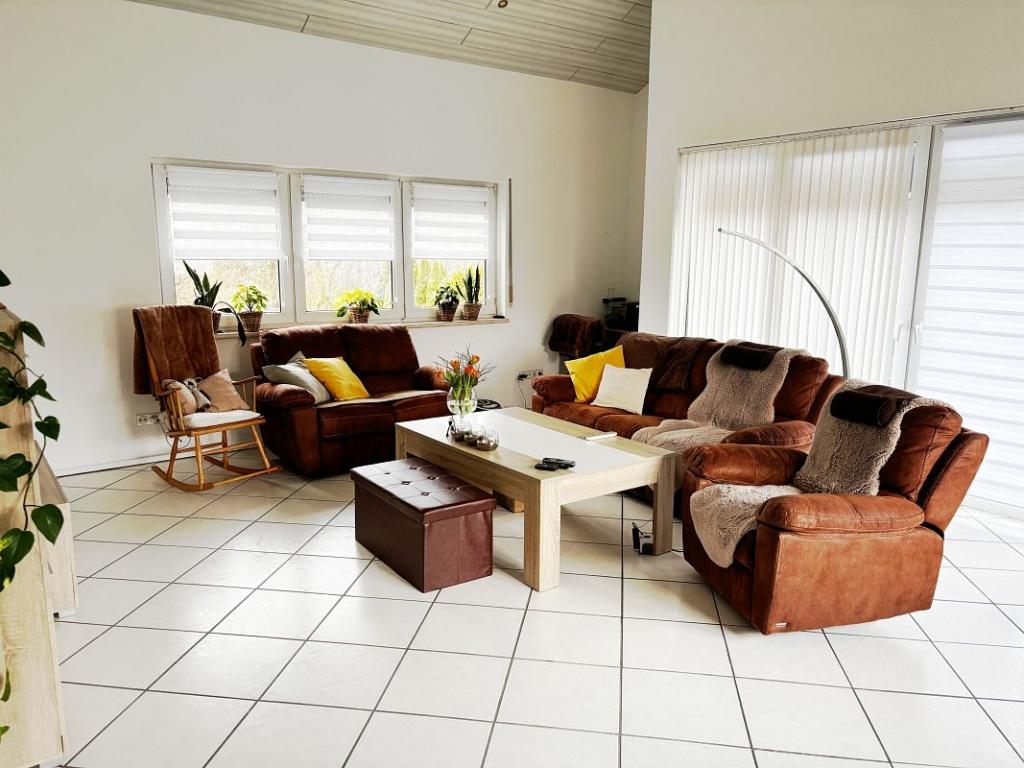 Großzügige 4-Zimmer-Wohnung + Wintergarten in Modautal-Ernsthofen - Foto 3