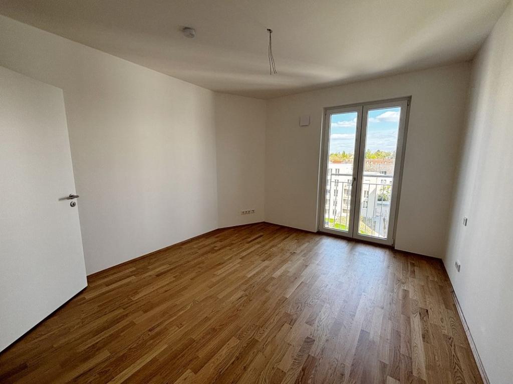 Helligkeit & Eichenholz: Barrierefreie 3-Zimmer-Wohnung mit West-Dachterrasse & Fernblick. - Photo 2