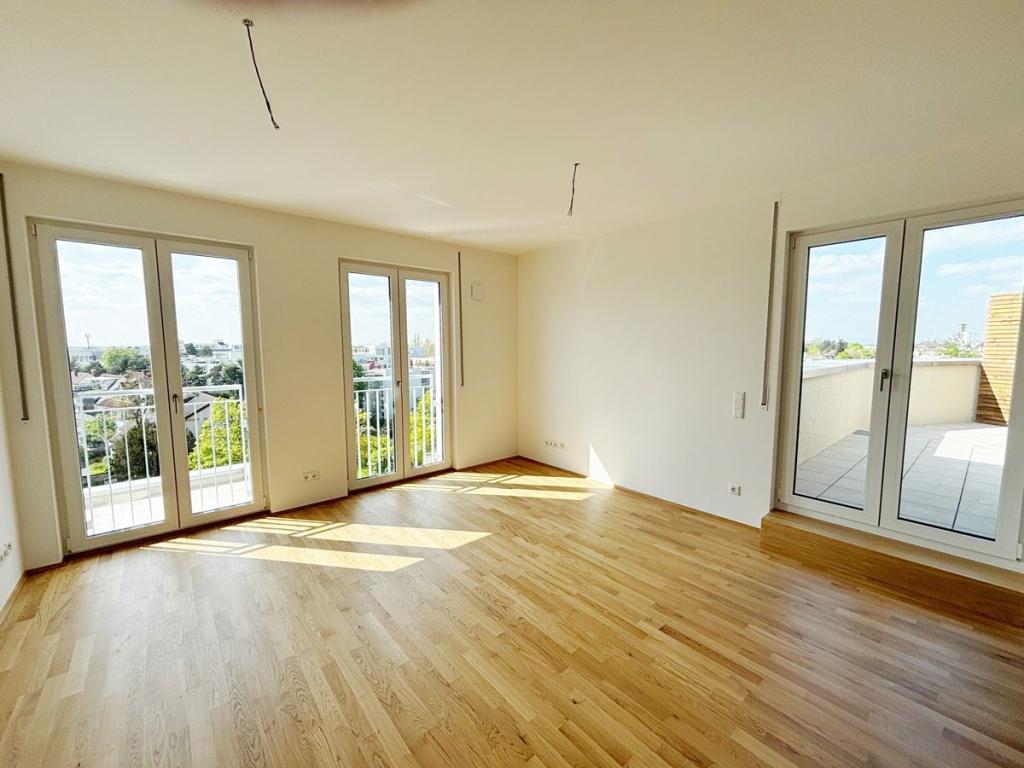 Helligkeit & Eichenholz: Barrierefreie 3-Zimmer-Wohnung mit West-Dachterrasse & Fernblick. - Photo 1