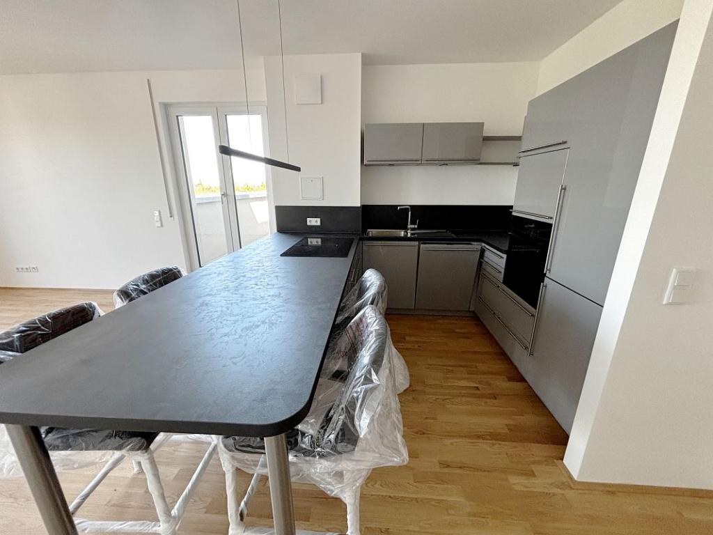 Helligkeit & Eichenholz: Barrierefreie 3-Zimmer-Wohnung mit West-Dachterrasse & Fernblick. - Photo 5
