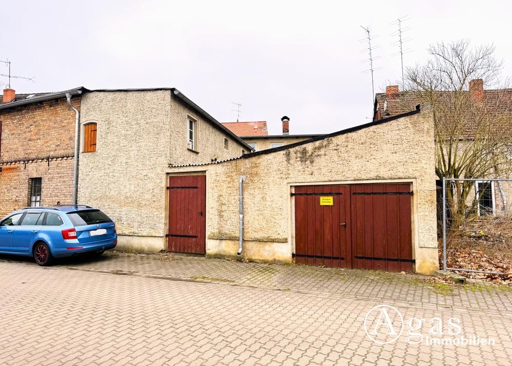 Einfahrt Garage