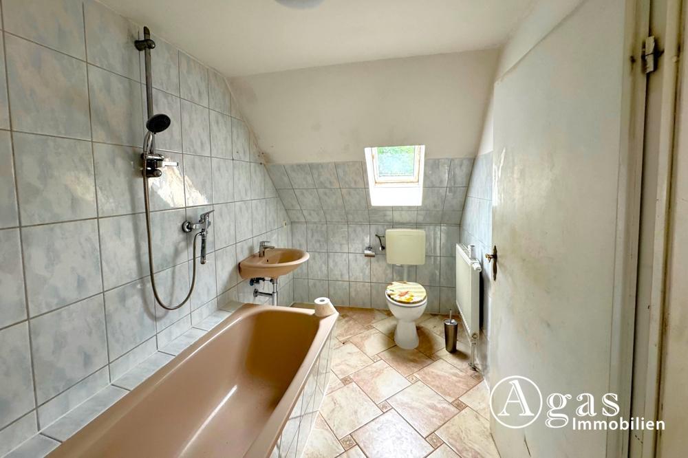 Zweites Badezimmer im Obergeschoss