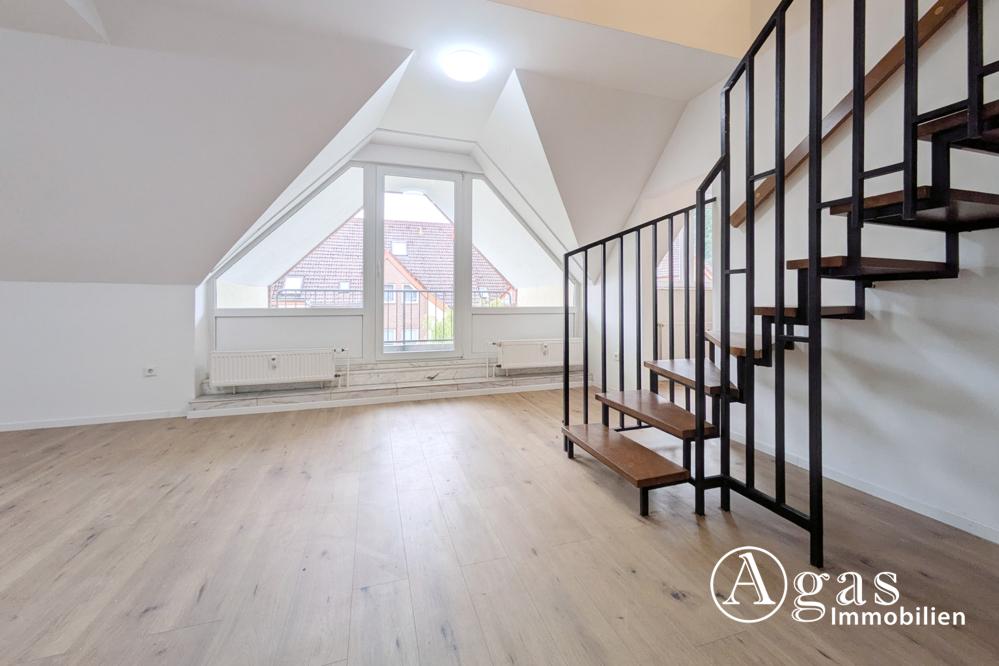 Wohnzimmer mit Balkon