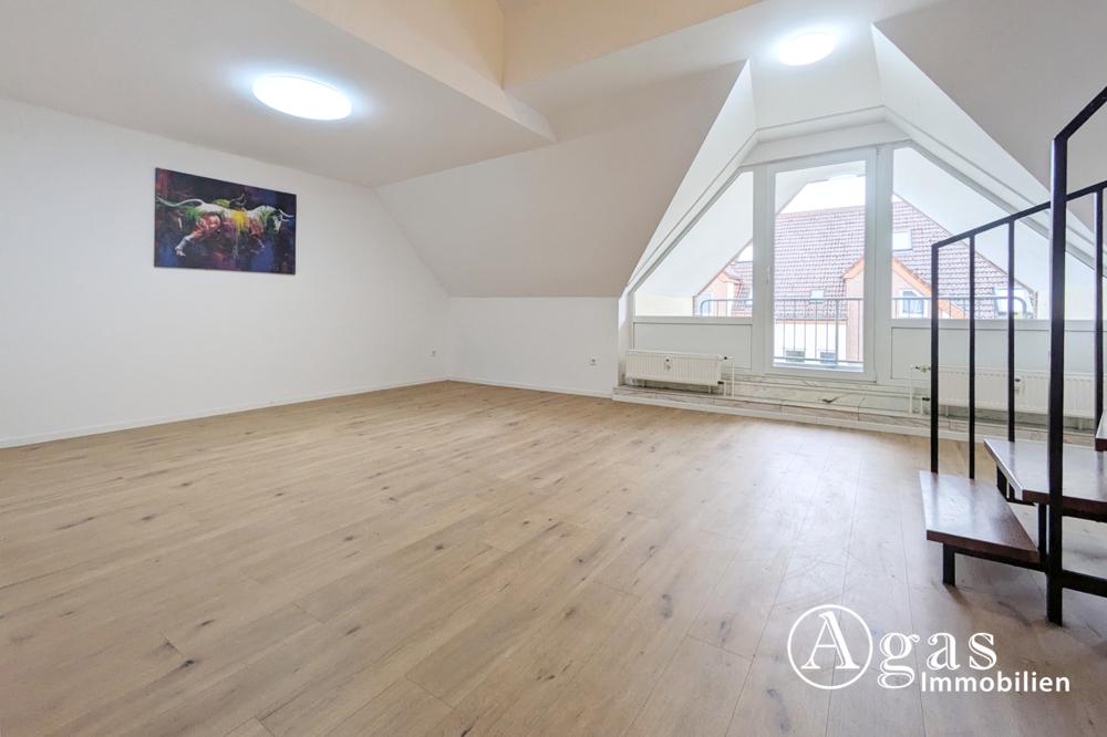 Wohnzimmer mit Balkon