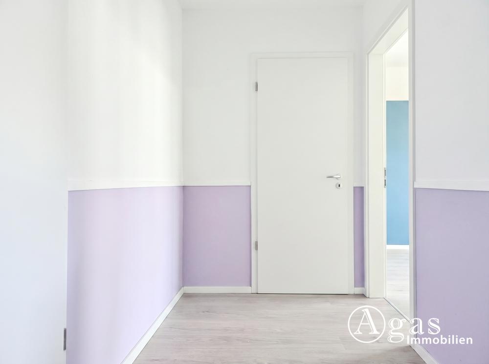 Helle 2-Zimmer-Dachgeschoss-Wohnung mit Wohnküche, Abstellkammer und Fahrstuhl - Foto 5