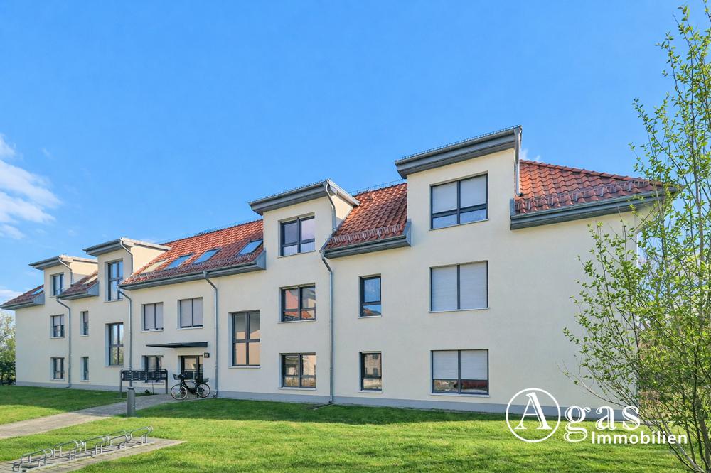 Helle 2-Zimmer-Dachgeschoss-Wohnung mit Wohnküche, Abstellkammer und Fahrstuhl - Foto 3