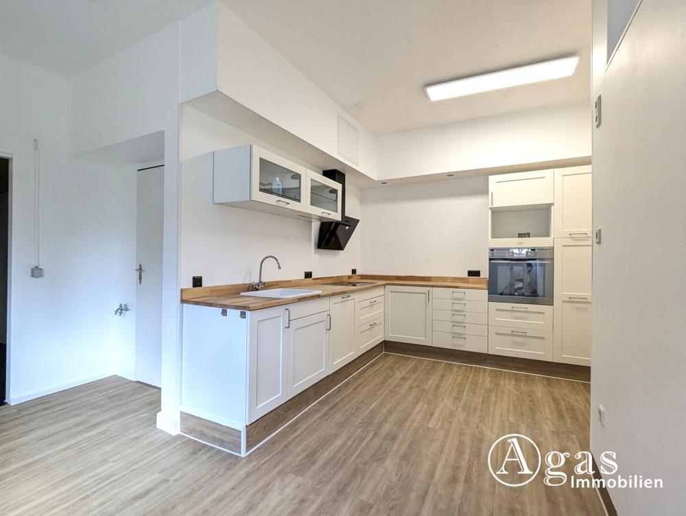 Großzügige Wohnung mit Wintergarten, Kamin und ca. 300 m² Garten - Photo 2