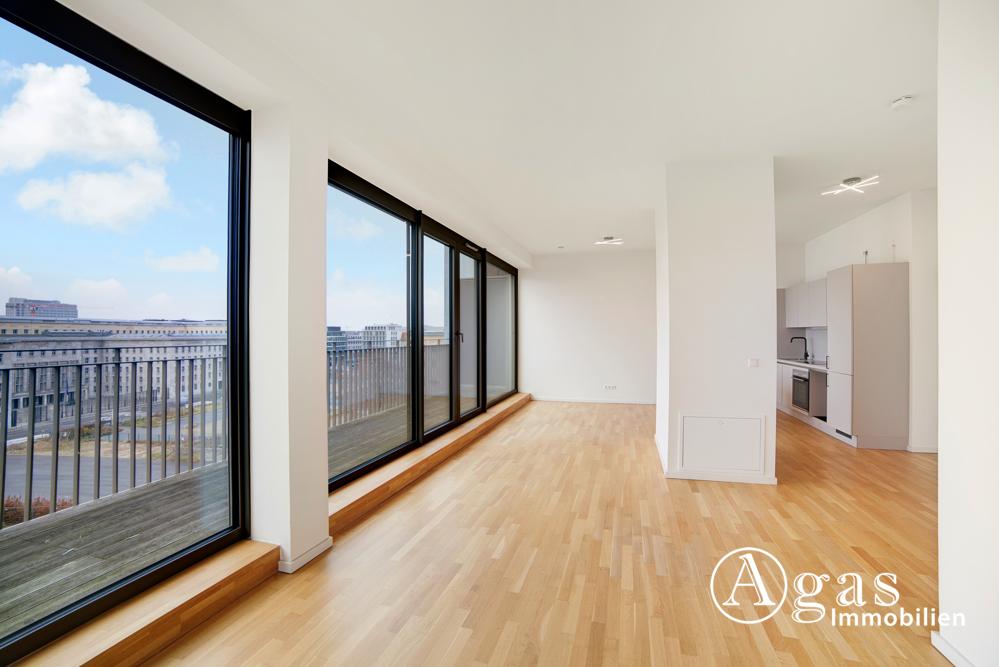 Offen geschnittene 2 Zimmer Dachgeschosswohnung mit ca. 77m², EBK und Riesen-Balkon in Berlin-Mitte - Foto 1