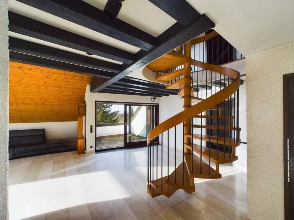 Treppe zur Galerie