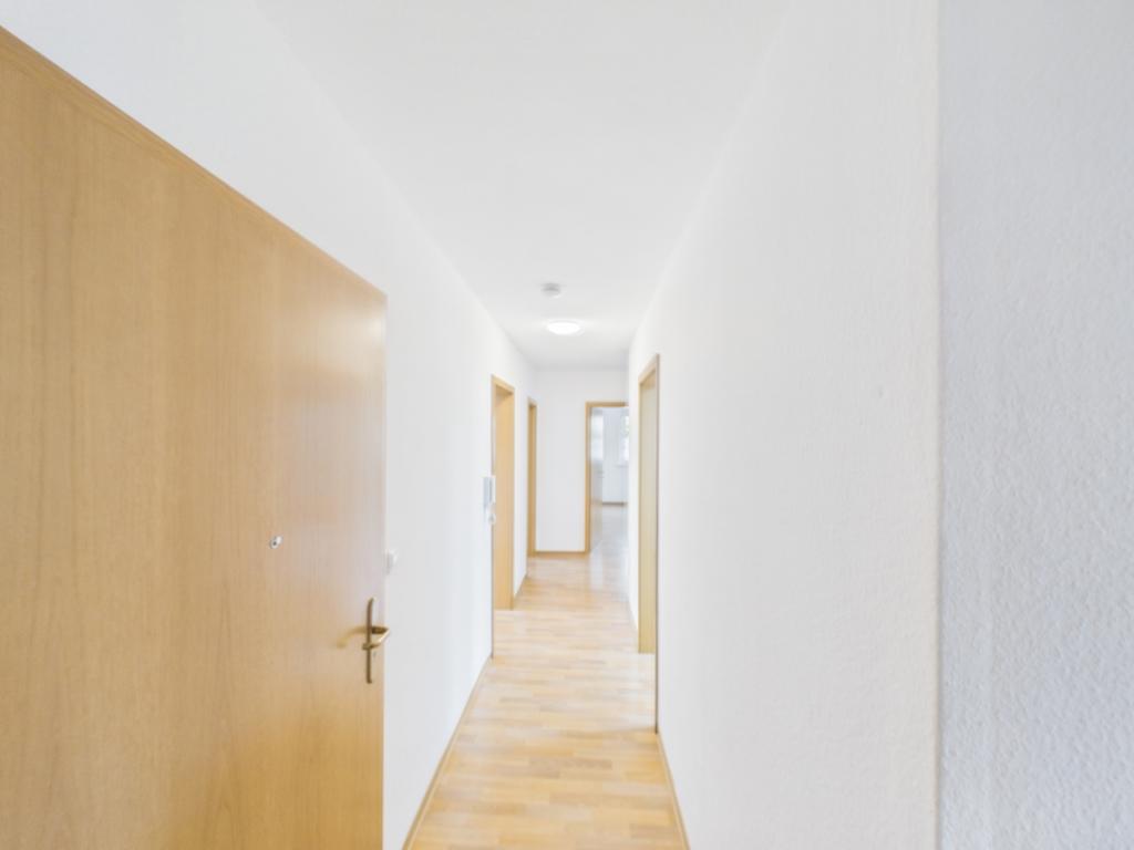 Renovierte 3 Zi Wohnung, EBK, TLB, WC u. Carport-Stellpl. im Herzen von Wernau! - Foto 4