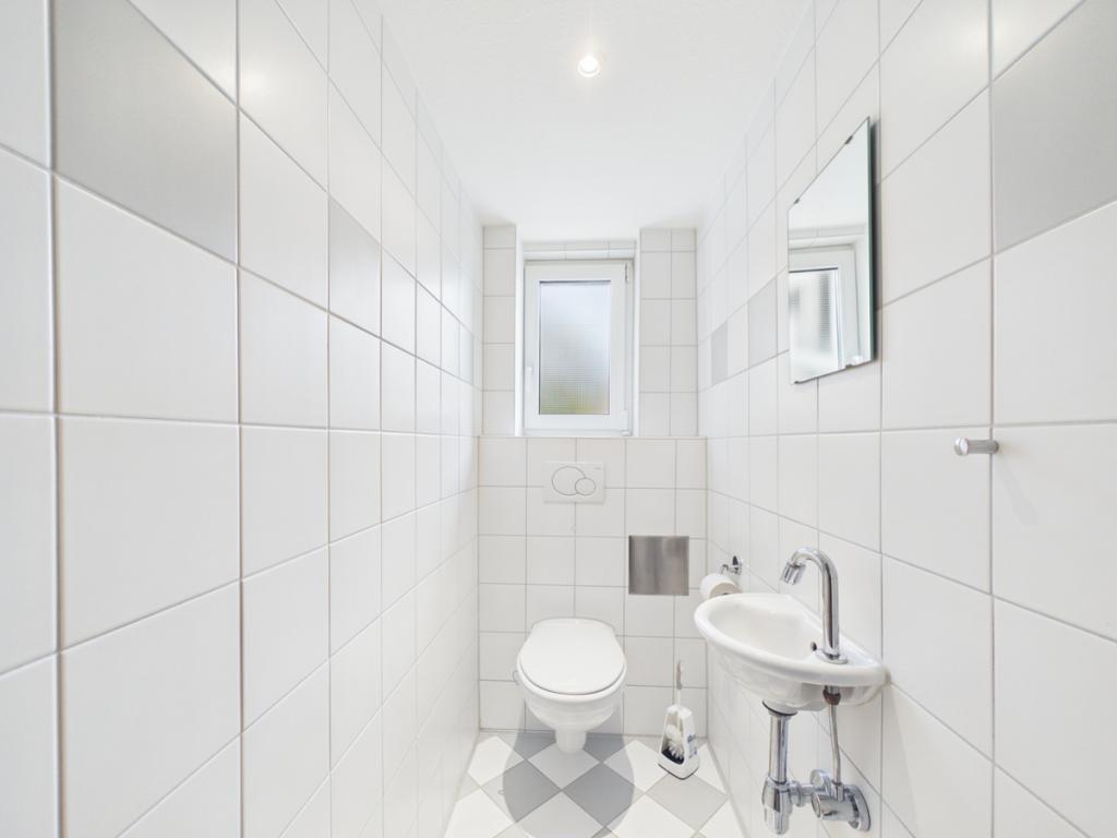 Renovierte 3 Zi Wohnung, EBK, TLB, WC u. Carport-Stellpl. im Herzen von Wernau! - Foto 5