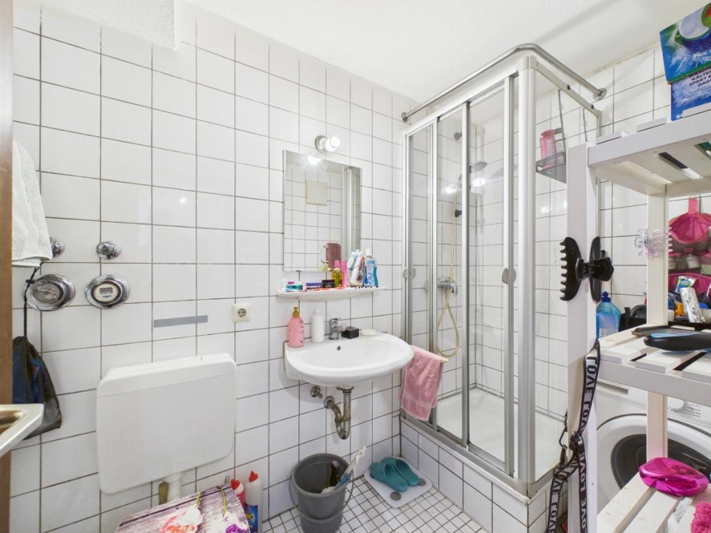 Ab sofort frei ! Kernsanierte 1,5 bis 2,0 Zimmer Wohnung inkl. Küche, Terrasse in zentraler Lage. - Photo 1