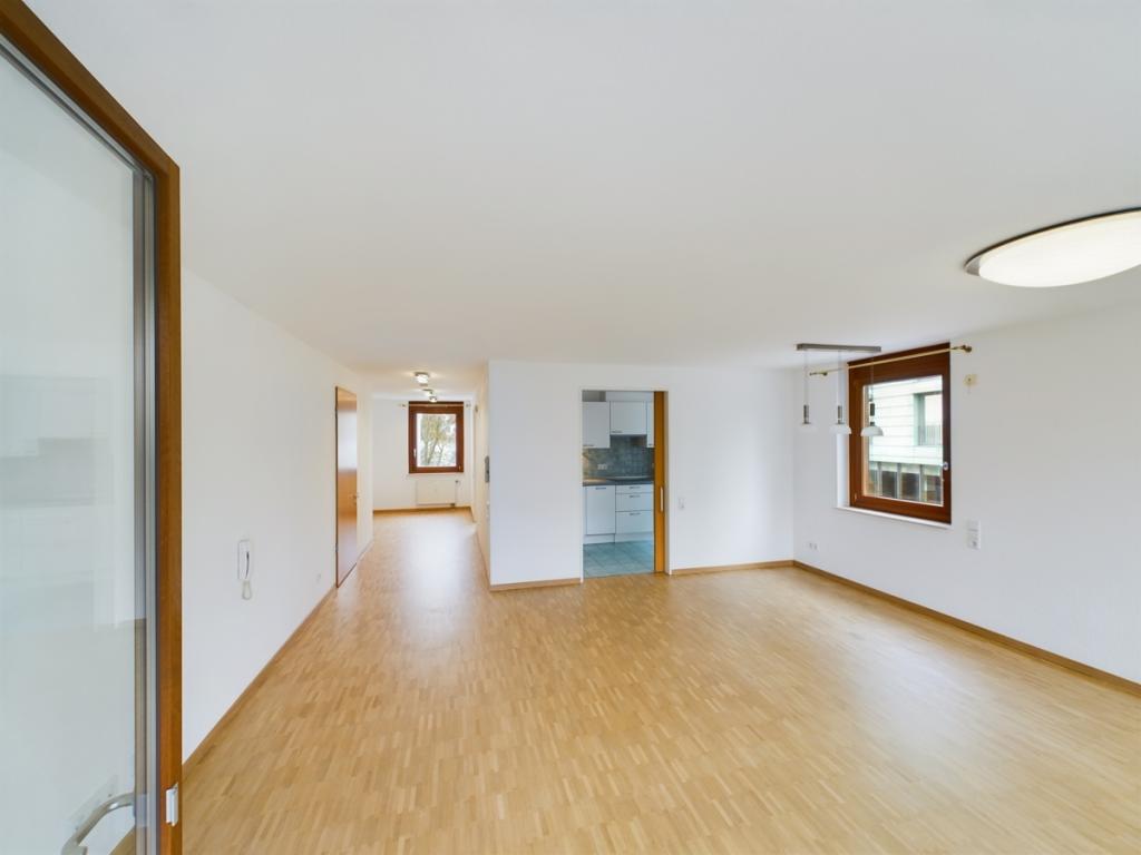 Seniorenwohnung: barrierefrei, 2 Zimmer, EBK, Bad, Balkon, Keller, Aufzug, Hausnotruf - Foto 1