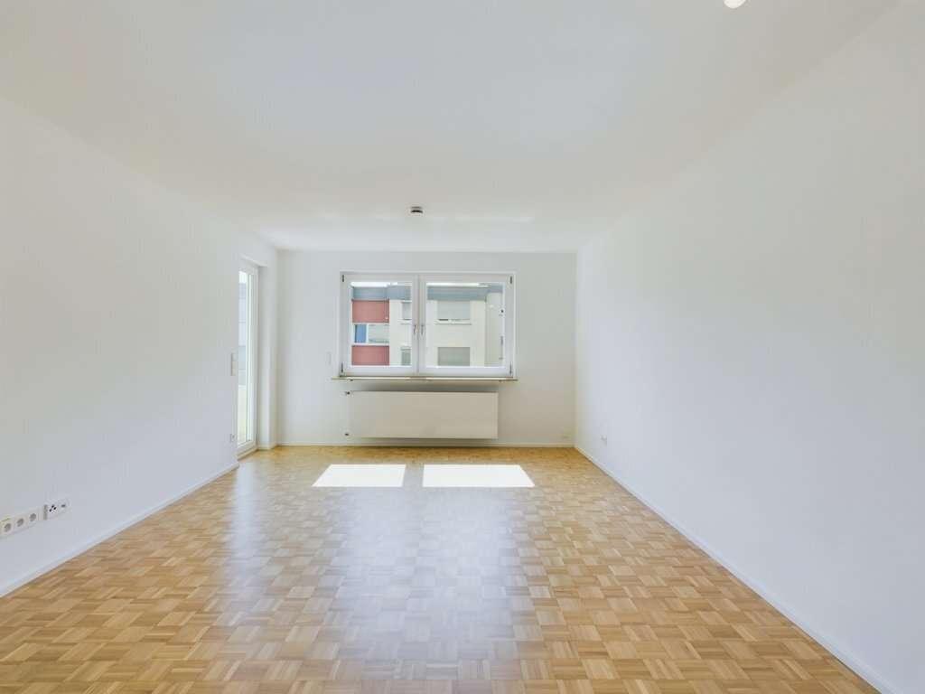 Neu sanierte 3-Zimmer-Wohnung mit moderner Küche, Pkw-Stellplatz in ruhiger aber zentraler Lage - Foto 1