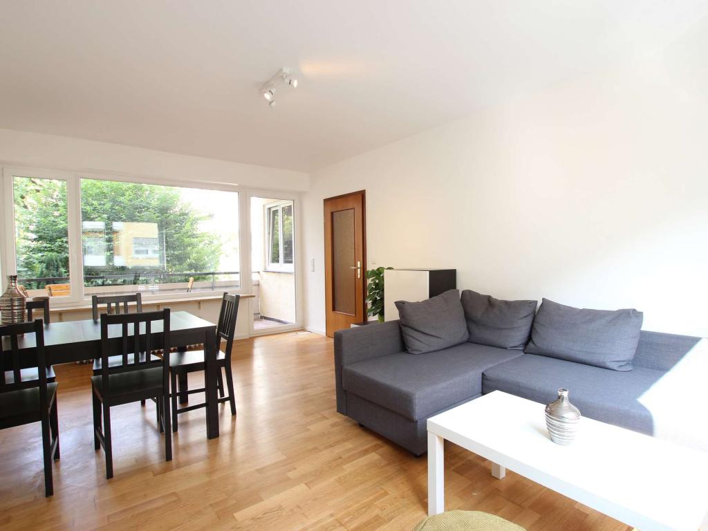 Einziehen und wohlfühlen: Möbliertes WG-Zimmer mit Balkon in Stuttgart-West - Photo 1