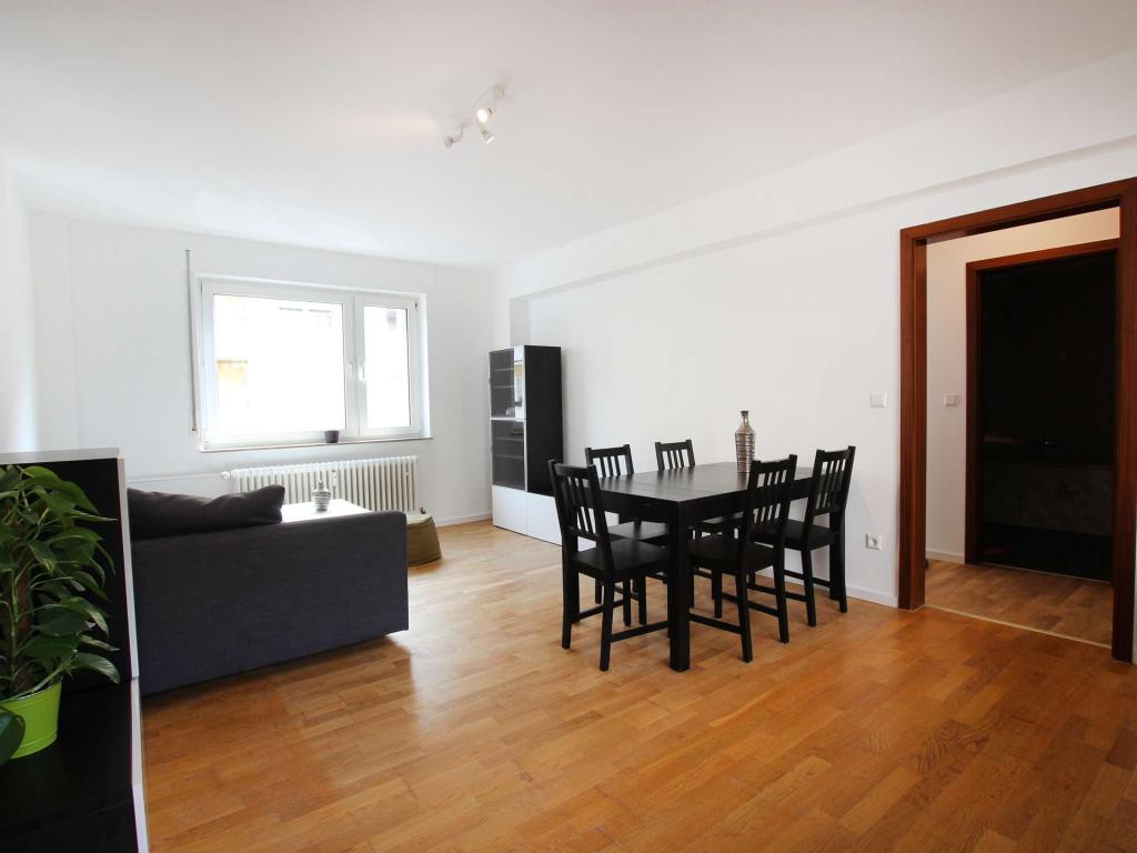 Einziehen und wohlfühlen: Möbliertes WG-Zimmer mit Balkon in Stuttgart-West - Photo 2