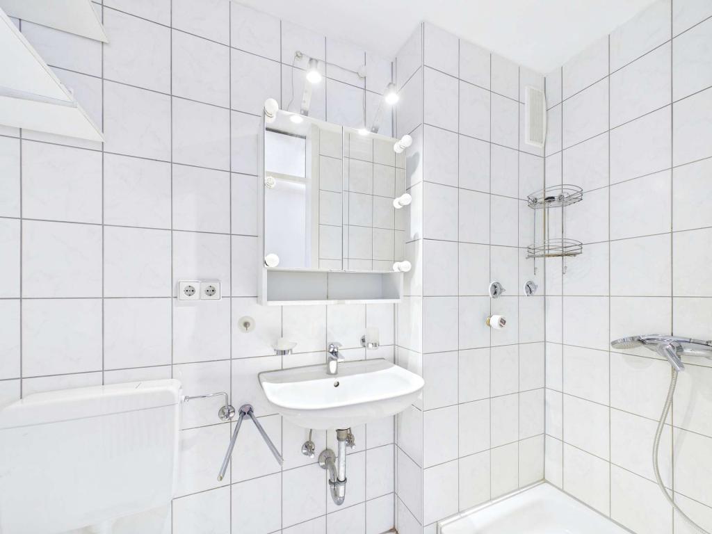 Frisch renovierte 2-Zimmer-Wohnung mit Balkon in ruhiger Lage – Ideal für Singles oder Paare! - Foto 1