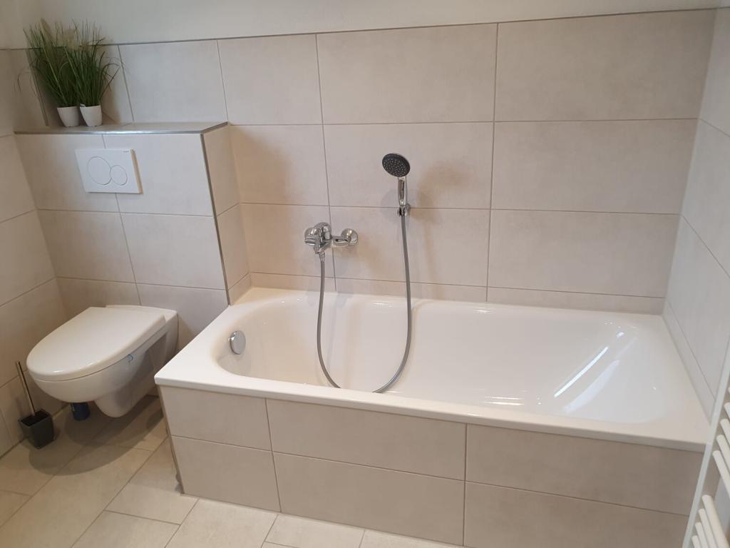 Sanierte Wohnung über 2 Etagen mit Balkon und Gartenanteil - Photo 2