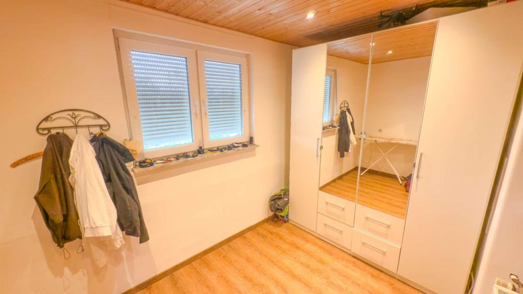 Zimmer 2 OG