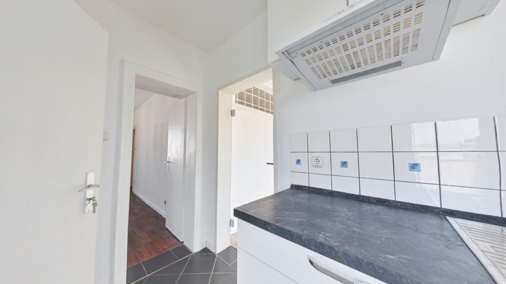 Ruhige Wohnung mit 2 Zimmern, Küche, Bad und Dachterrasse am Schwanenspiegel - Photo 1