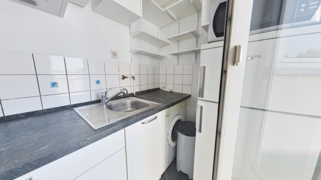 Ruhige Wohnung mit 2 Zimmern, Küche, Bad und Dachterrasse am Schwanenspiegel - Photo 3