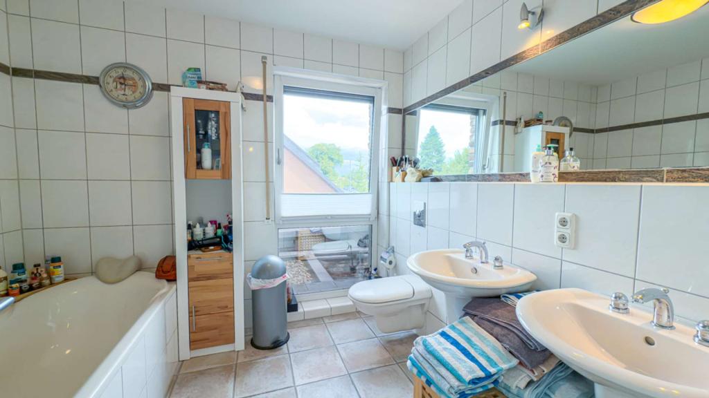 Haus B: Badezimmer
