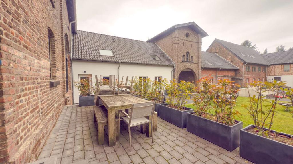 Terrasse zum Innenhof