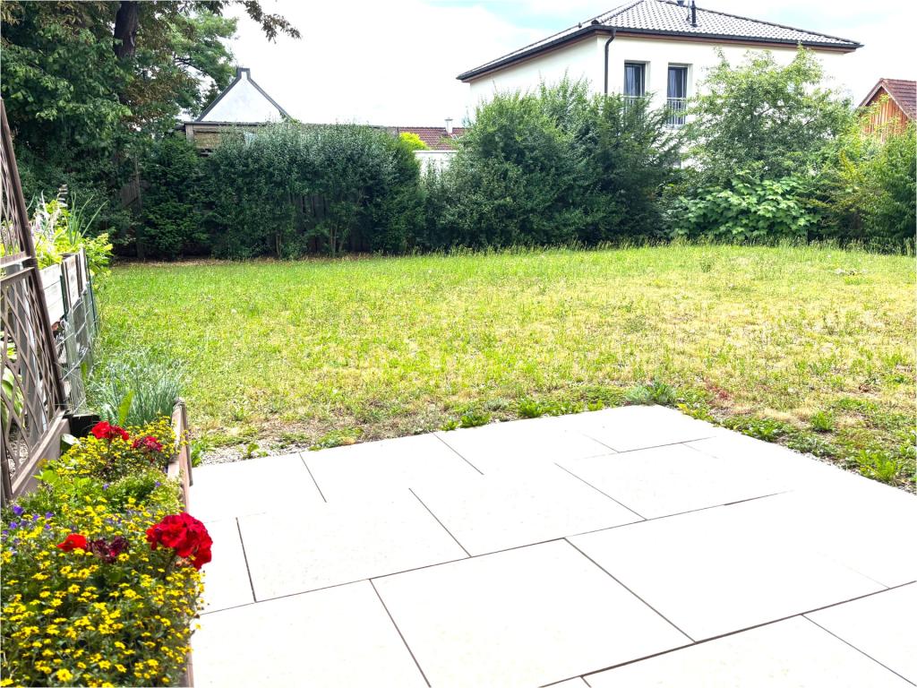 Terrasse mit Gartenanteil