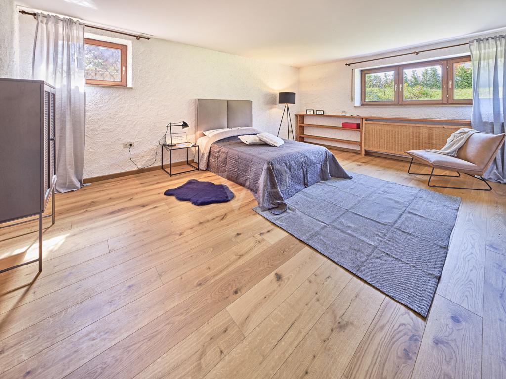 helles Schlafzimmer im UG