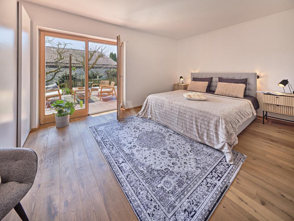 Schönes Schlafzimmer mit Ausgang auf die Südwest-Terrasse