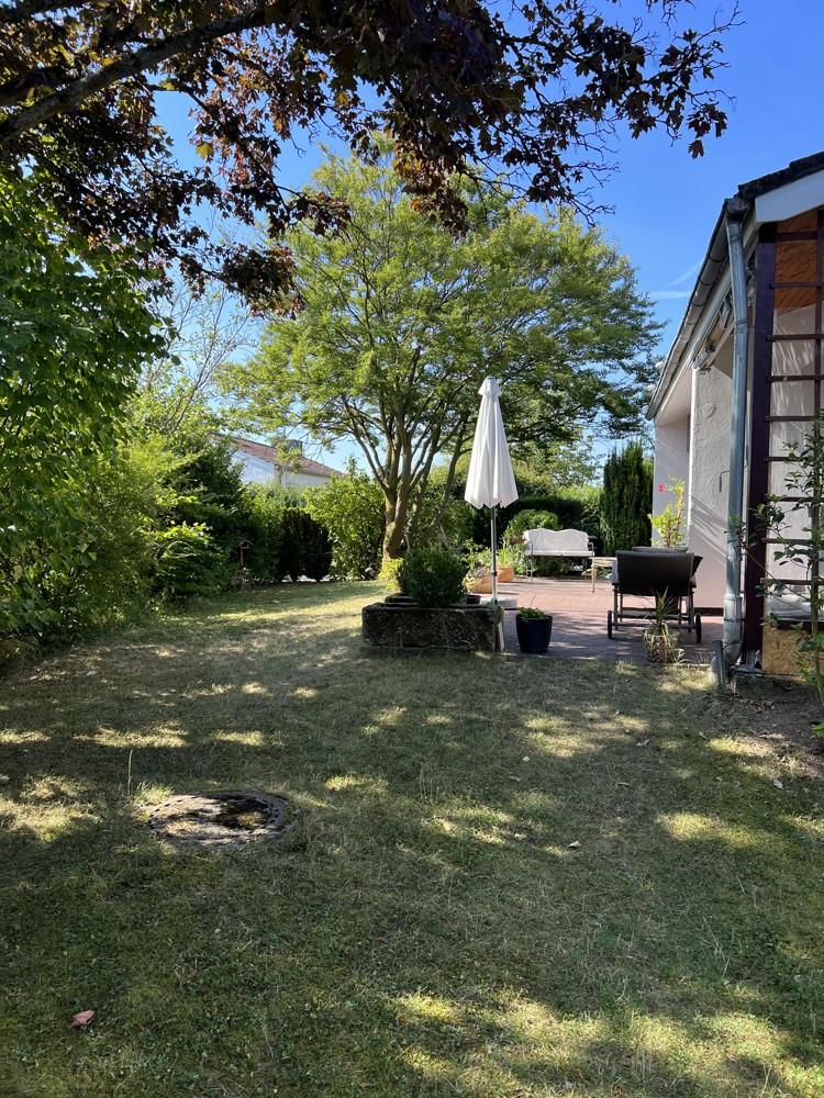 Sonniger Bungalow mit großzügigem Gartengrundstück und Pool - Foto 3