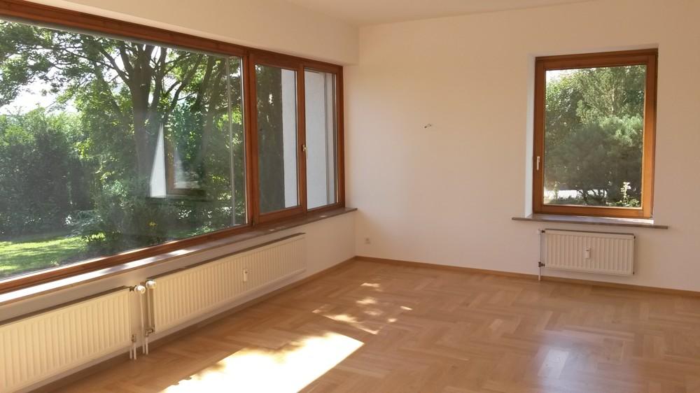 Sonniger Bungalow mit großzügigem Gartengrundstück und Pool - Foto 1