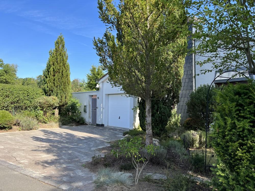Sonniger Bungalow mit großzügigem Gartengrundstück und Pool - Foto 4