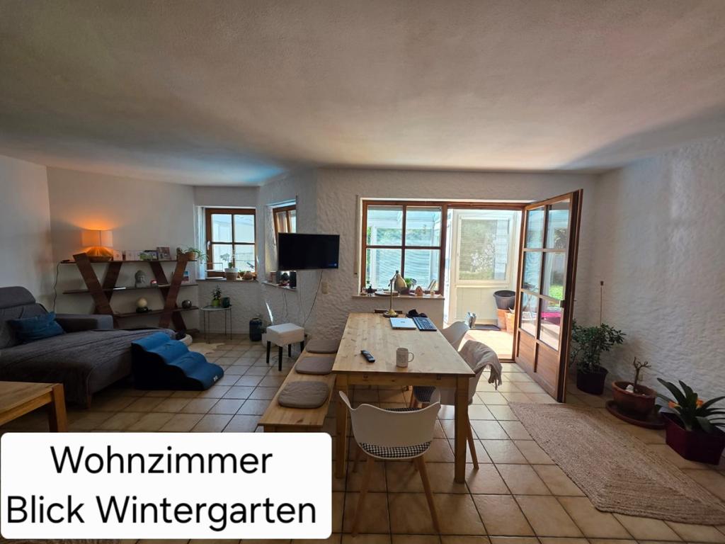 ruhiges 4-Zimmer-Reihenhaus mit Wintergarten, Kachelofen und EBK in Deggendorf - Photo 3