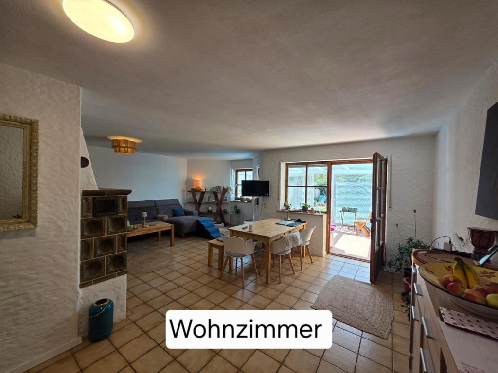 ruhiges 4-Zimmer-Reihenhaus mit Wintergarten, Kachelofen und EBK in Deggendorf - Photo 2