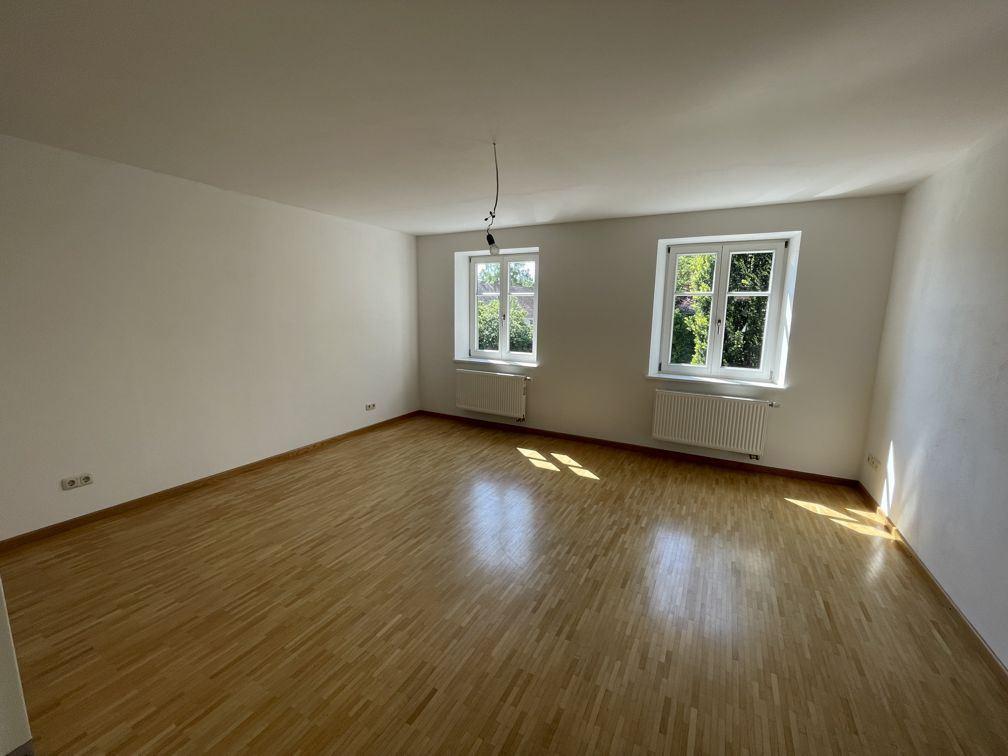  Schlafzimmer Wohnung 1