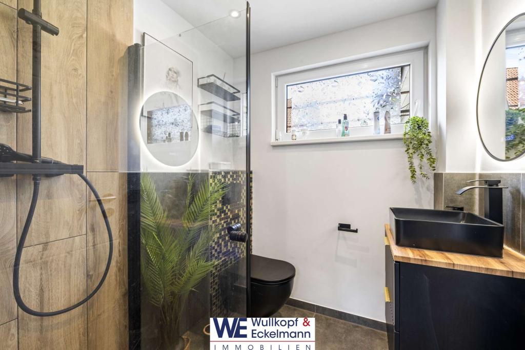 Gäste-WC mit Dusche