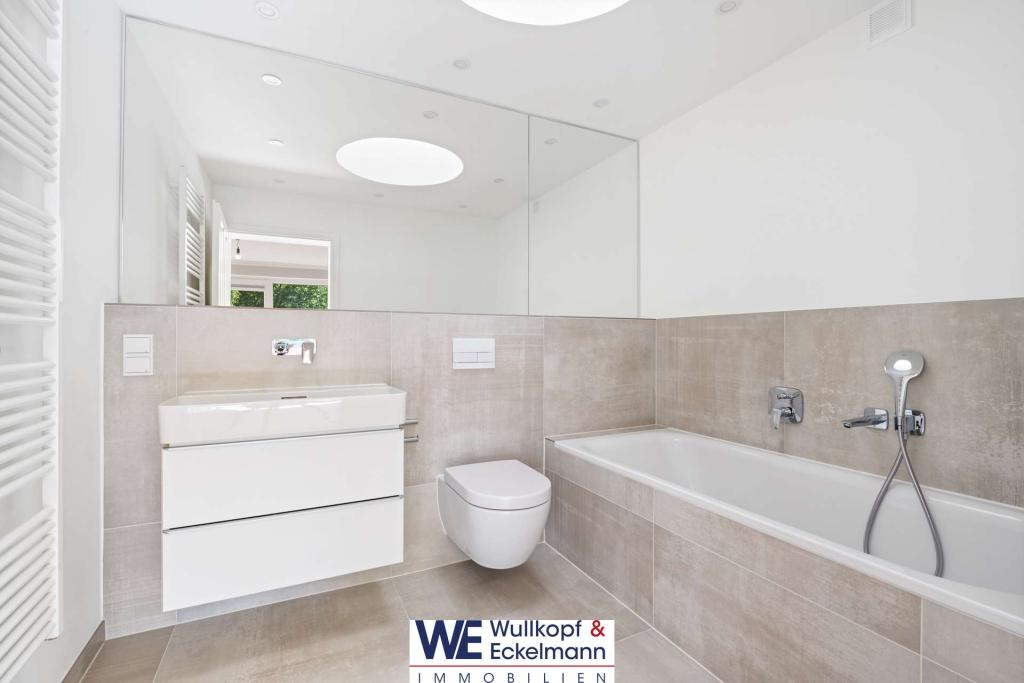 Badezimmer mit Badewanne