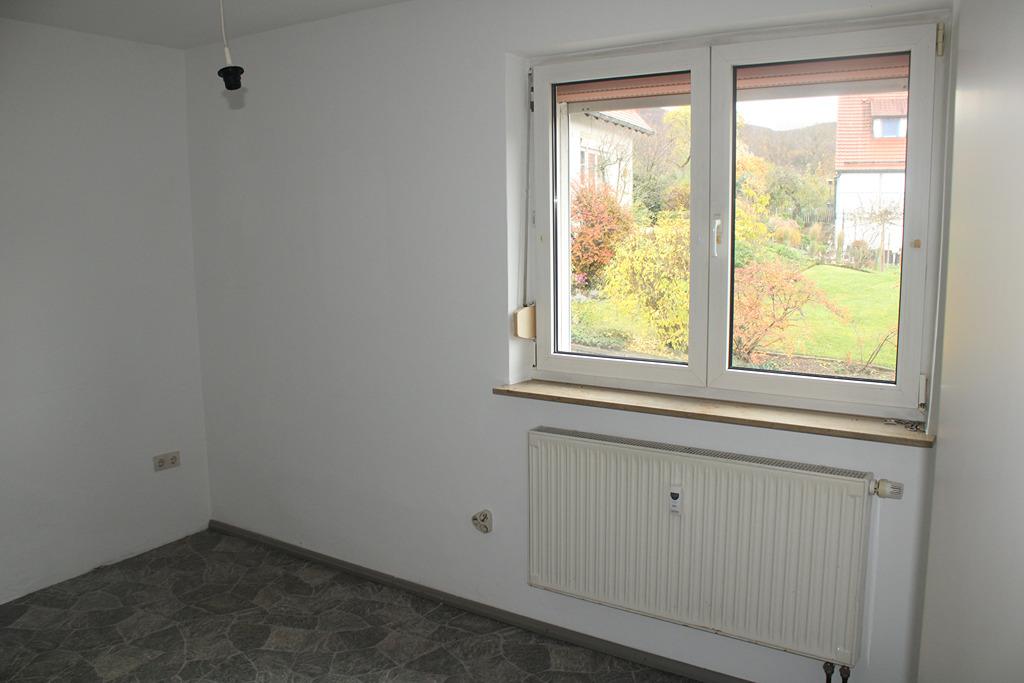 <h1 class="md:text-xl md:leading-6 mt-4 md:mt-10 lg:mb-6 mb-3 text-primary-500 font-semibold text-base leading-5"> Wohnung in Litzendorf </h1> - Foto 2