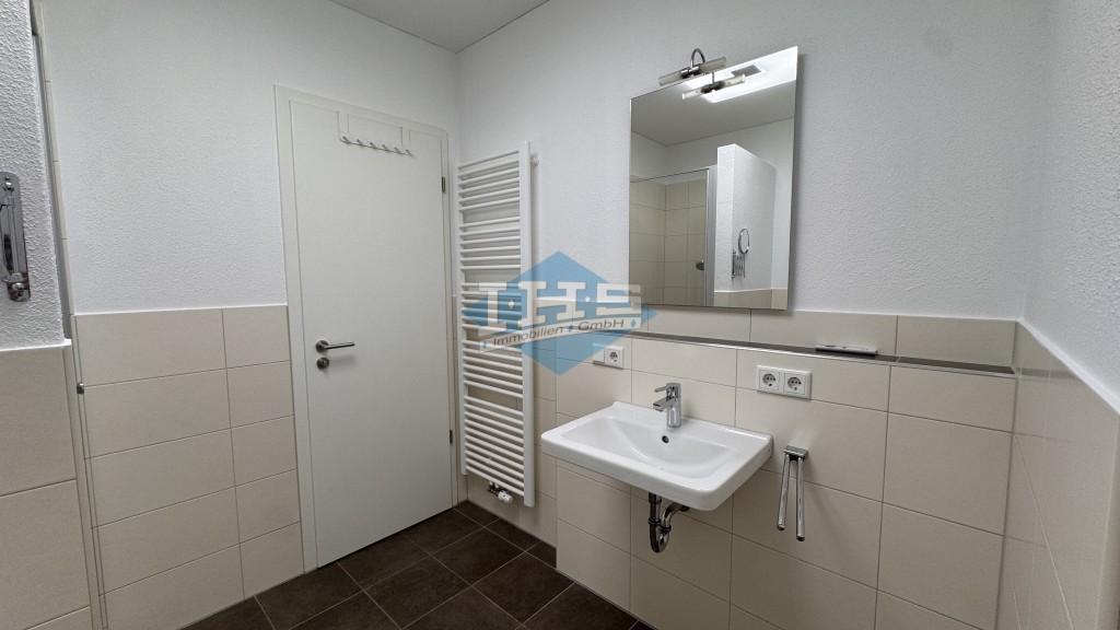 Großzügige und sonnige 3-Zimmer-Dachwohnung mit 2 Balkonen in Heimstetten - Foto 5