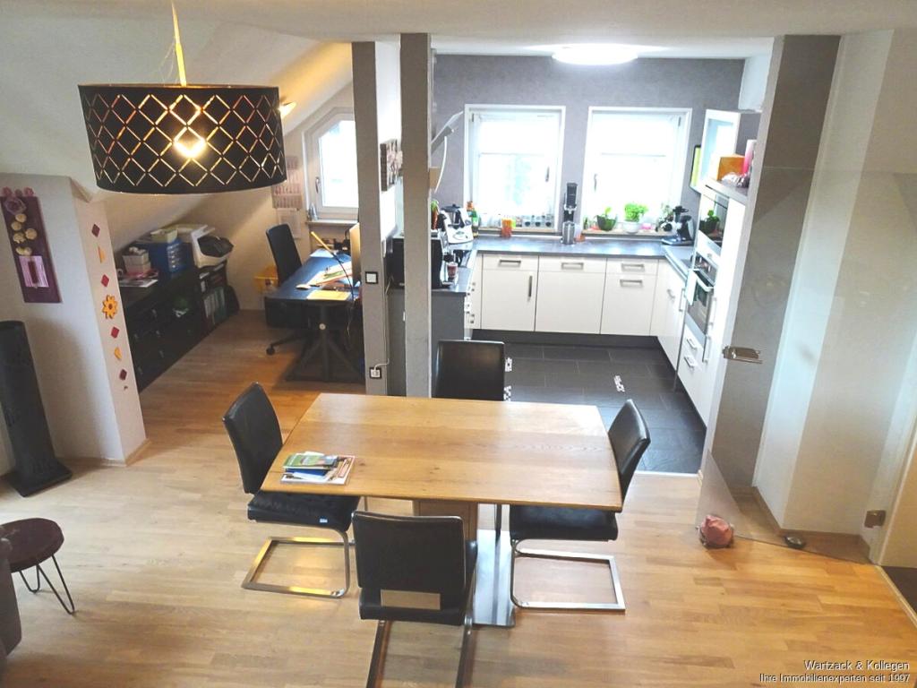 3-Zimmer-Wohnung mit zusätzlichen Spitzboden, Einbauküche, zwei Balkonen und TG-Stellplatz in Roth - Photo 4