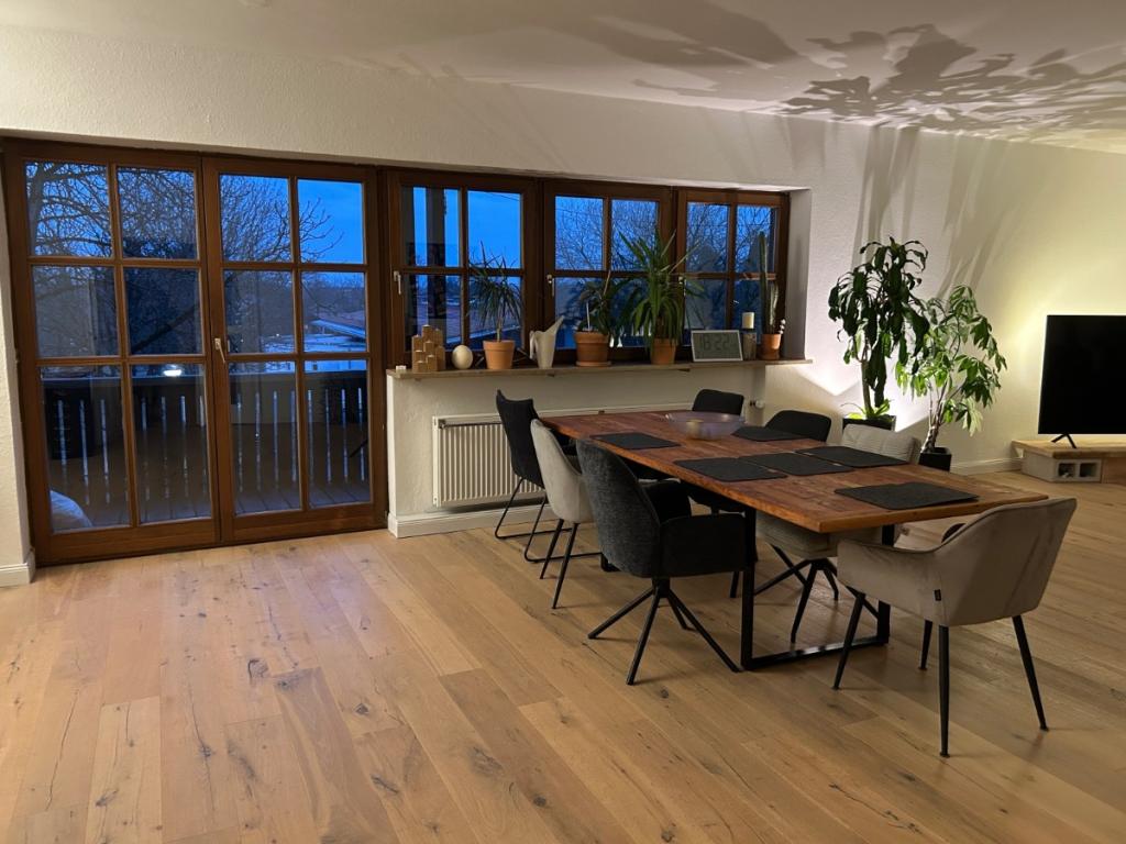 Großzügige Bel Etage mit 3 Balkonen Einbauküche und neuem Bad - Photo 3