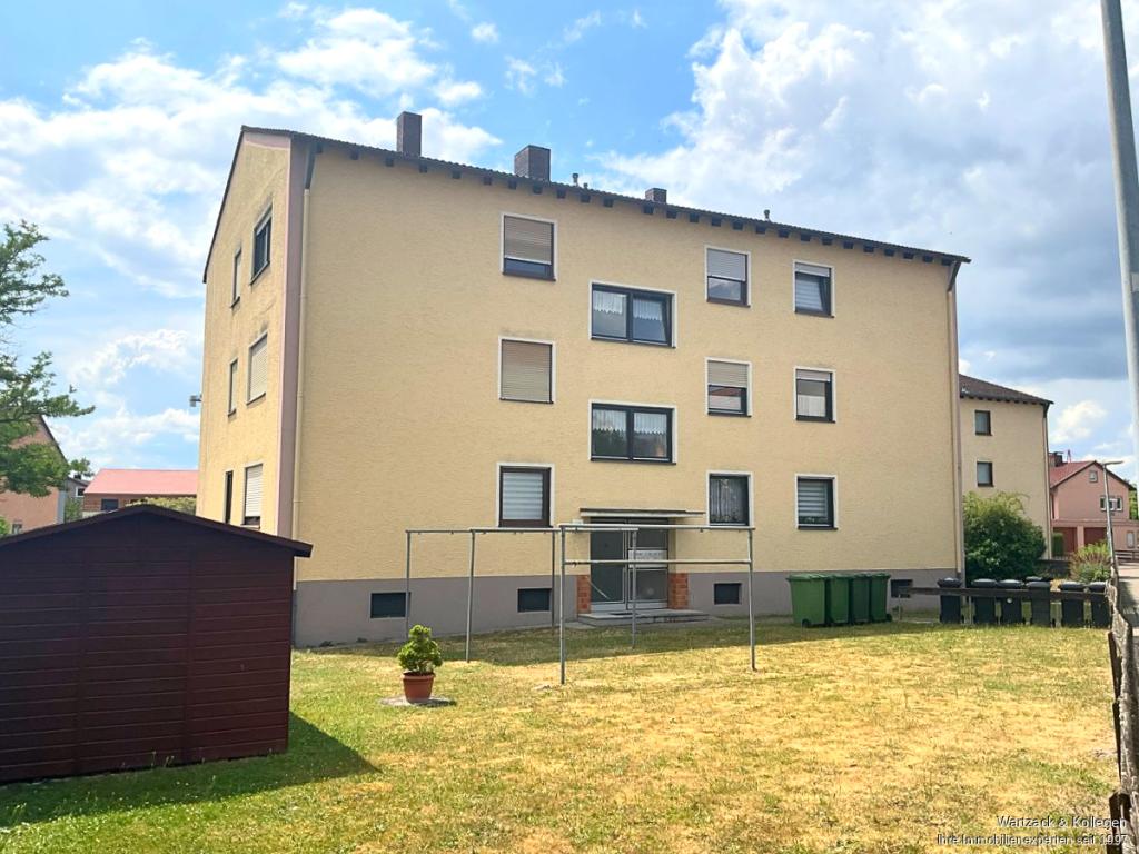 Hauseingangsseite des 6-Familienhauses