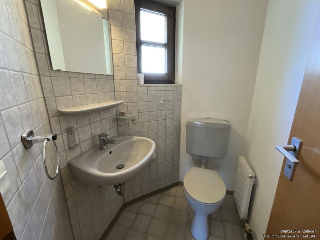 Gäste-WC mit Fenster