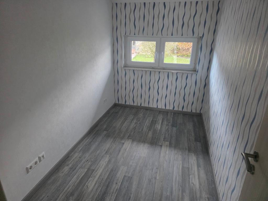 Freundliche und neuwertige 3,5-Raum-Dachgeschosswohnung mit geh. Innenausstattung in Aßlar - Photo 3