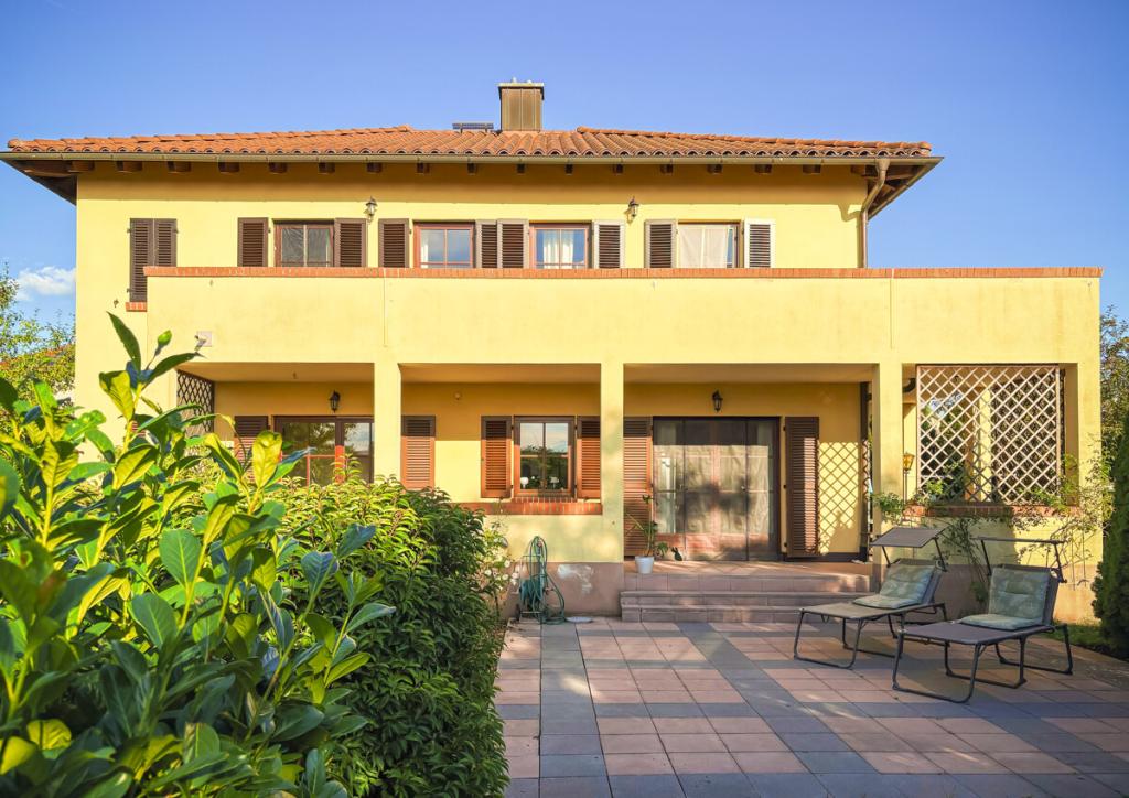 Immobilie in Niederwerrn - Mediteranes Wohnen in entspannter Atmosphäre mit Komfort und Stil  - EFH mit 2x ELW in Niederwerrn - - Bild 0