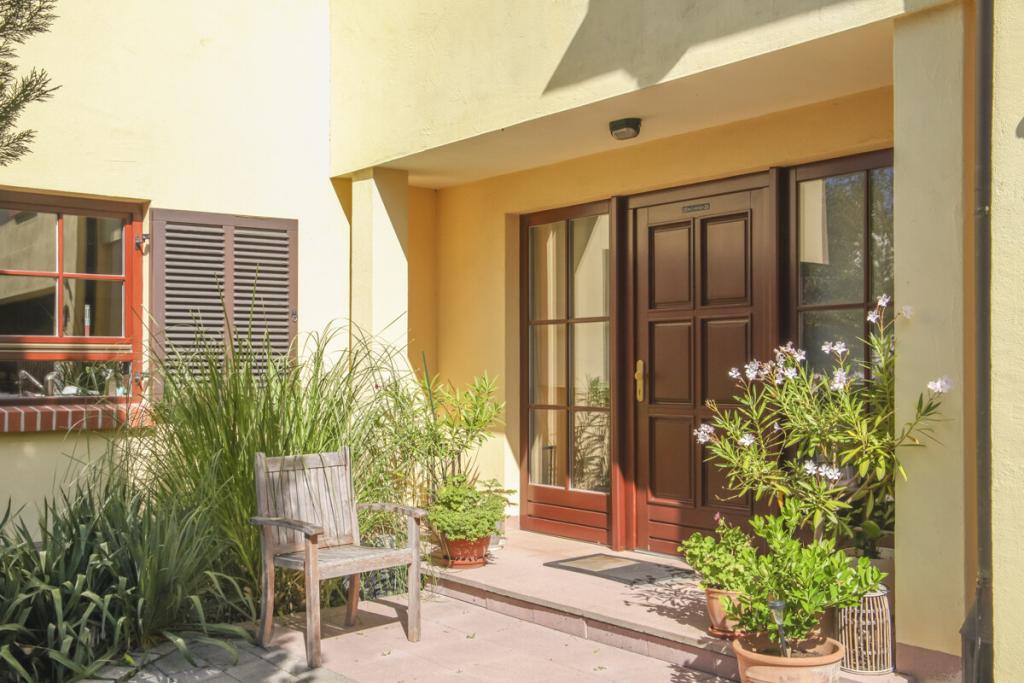 Immobilie in Niederwerrn - Mediteranes Wohnen in entspannter Atmosphäre mit Komfort und Stil  - EFH mit 2x ELW in Niederwerrn - - Bild 1